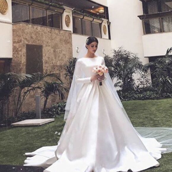 Elegant White Wedding Dress - Picture 3 of 9